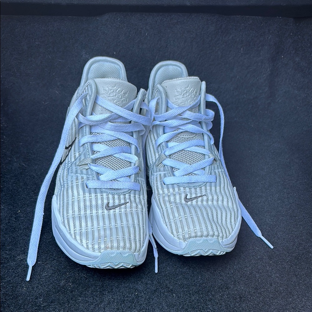 Nike LeBron witness 6